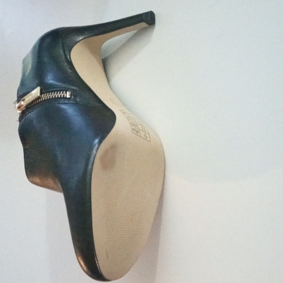 Michael Kors black Ankle Boots size 6.5M - Picture 5 of 6